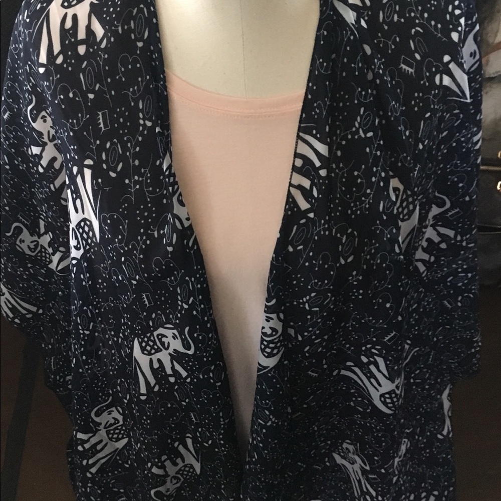 lightweight Dark Blue/Gray Elephant Kimono NWT